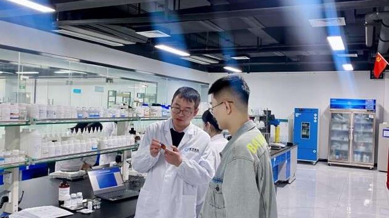 离心法是一种常见的引物纯化方法，利用离心力将引物与杂质分离。具体操作如下：